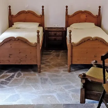 The Donkey House, Pragmatefti Λεωνίδιο