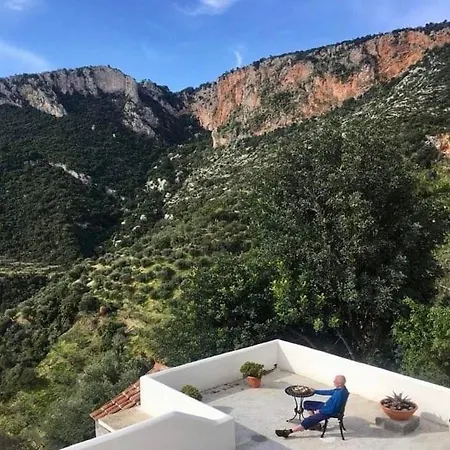 The Donkey House, Pragmatefti Σπίτι διακοπών *