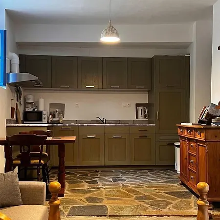 بيت للعطل The Donkey House, Pragmatefti