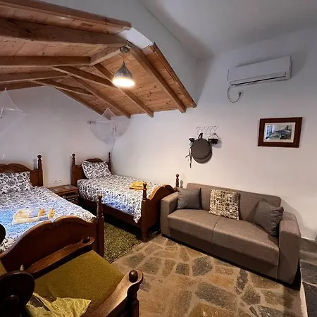 The Donkey House, Pragmatefti Holiday home *