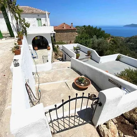 بيت للعطل The Donkey House, Pragmatefti