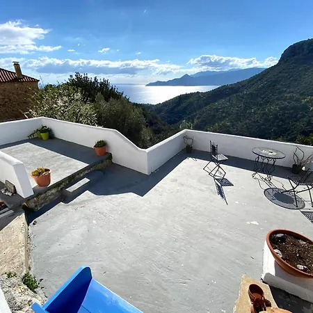 بيت للعطل The Donkey House, Pragmatefti